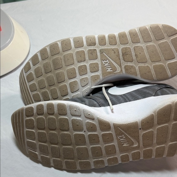 Nike Tennis Shoes women’s size 7 - Picture 3 of 6